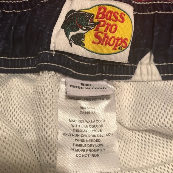 Bass Pro Shops Men’s Flag & Star Swim Trunks 2XL - Picture 3 of 3